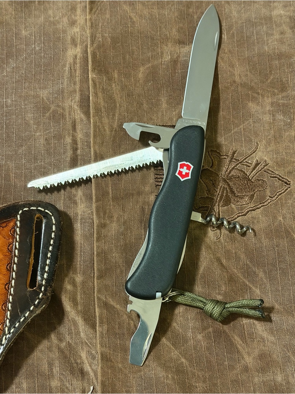 Victorinox Trekker with custom made sheath